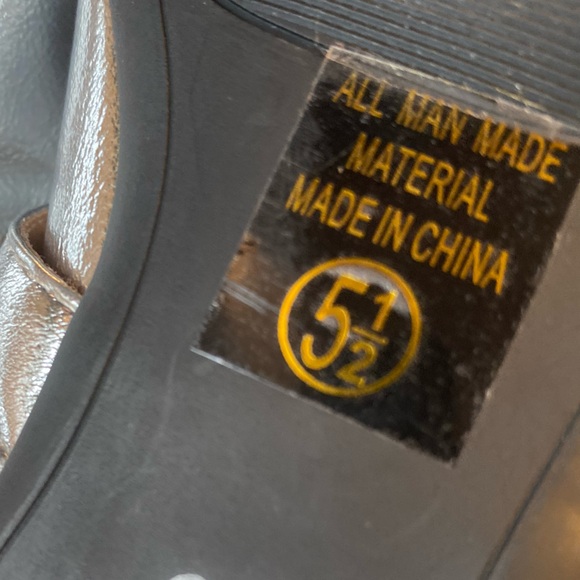 Soda Slingback Silver Metallic Buckle Point Toe Mary Jane Women’s 5 1/2 NWT - Picture 8 of 8